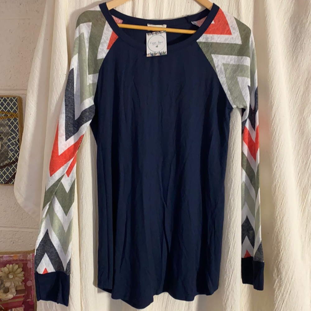 Flamingo Urban NWT CHEVRON blouse M